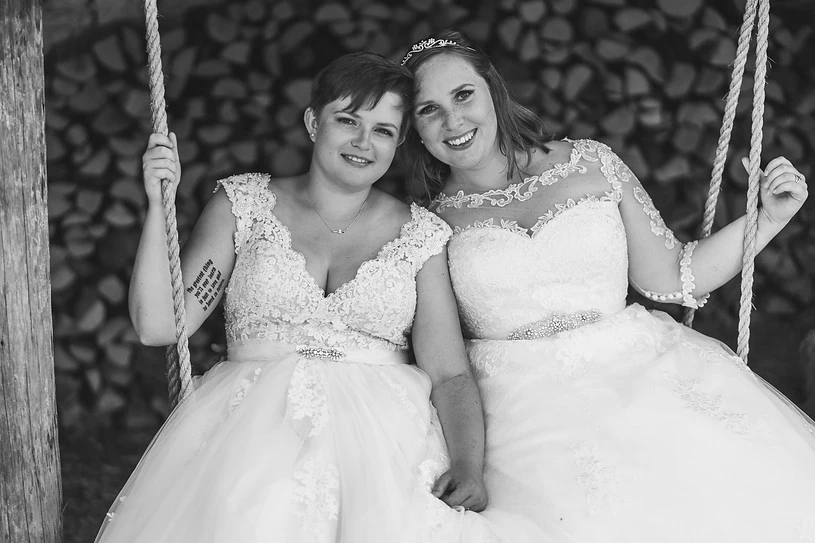 Hannah & Louise 382.jpg